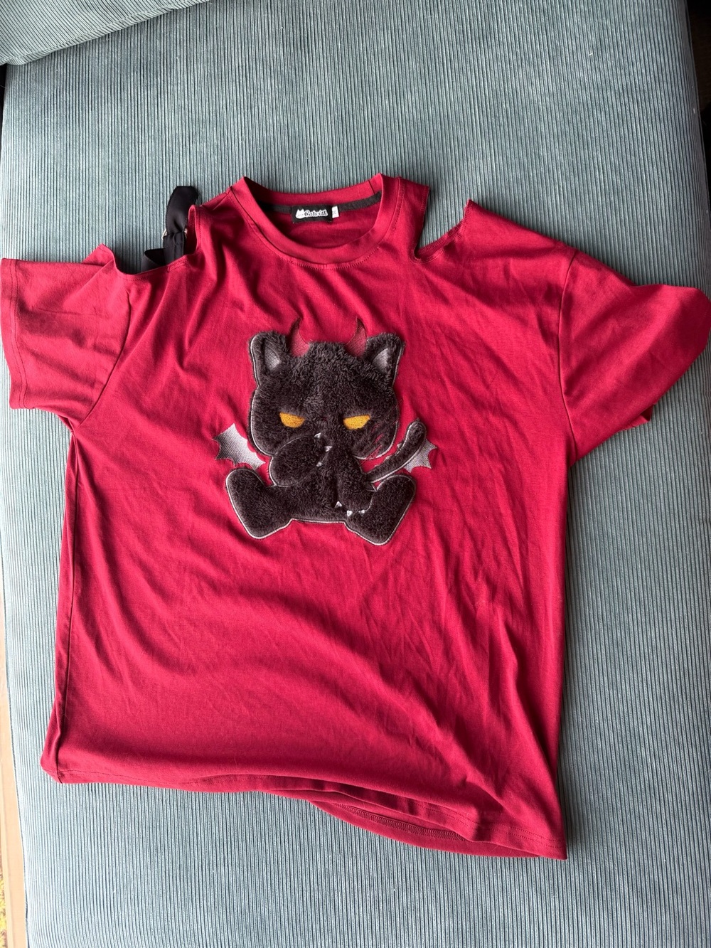 NWOT Tee T-Shirt Casual Devil Cat Kitty Embroidered Cute Cold Shoulder Red S
